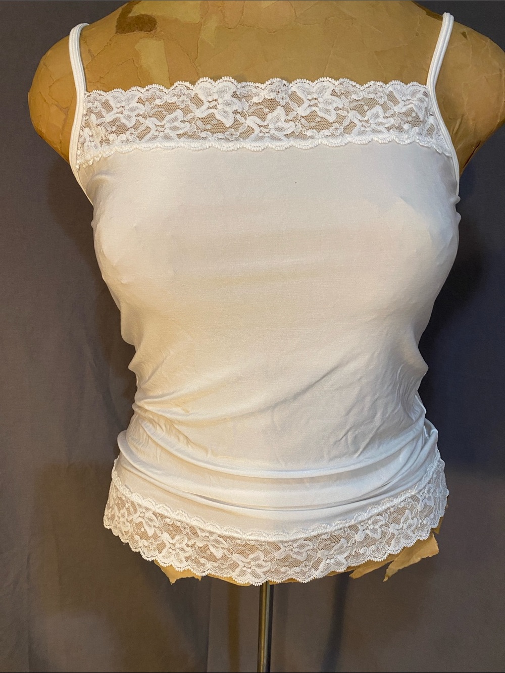 Vanity Fair Camisole Lace Top
Super Soft+ Stretch + Like New
Large